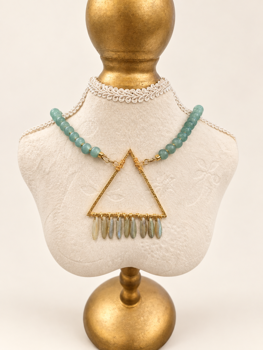 The Green Dagger Bead Necklace