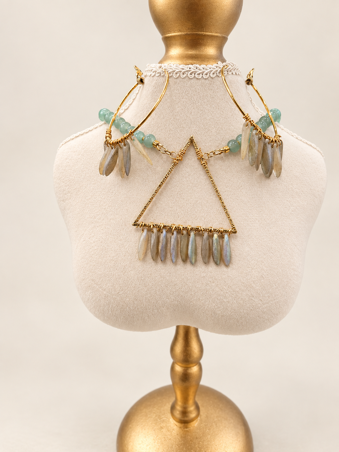 The Green Dagger Bead Necklace